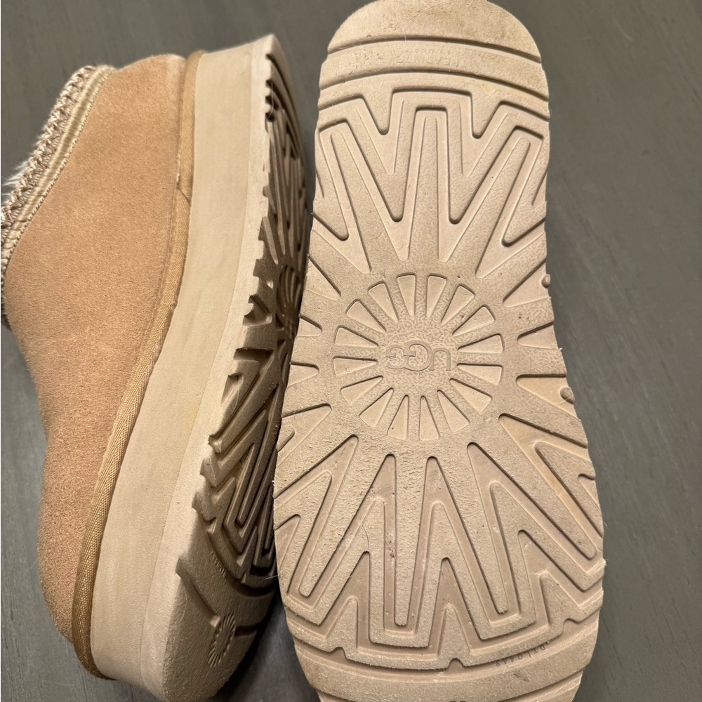 UGG Tazz II platform Beige Suede Slip-Ons - Picture 3 of 3